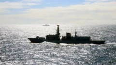 Фрегат Королевского военно-морского флота HMS St Albans (на переднем плане), и корабль российского ВМФ «Адмирал Головко» в Ла-Манше