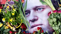 Ifoto ya Alexei Navalny iri kumwe n'indabo mu murwa mukuru wa Denmark 