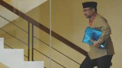 kpk-tetapkan-eks-menteri-agama-yaqut-tersangka-kasus-korupsi-kuota-haji-mengapa-anggaran-perjalanan-ke-tanah-suci-berulang-kali-dimanipulasi