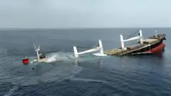 Греческий сухогруз Eternity C идет на дно в Красном море