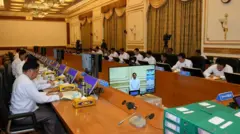 စစ်ခေါင်းဆောင် ဦးဆောင်ကျင်းပတဲ့ စီးပွားရေးကော်မတီ အစည်းအဝေး 