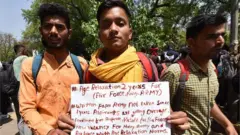 सशस्त्र फौजमा जागिर खान चाहनेहरूले आफ्नो रगतमा सरकारलाई लेखेको पत्र