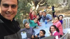 Ahmed'in çocuklarla fotoğrafı