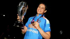 સ્મૃતિ મંધાના, બીબીસી ગુજરાતી સ્મૃતિ મંધાનાને મહિલા ક્રિકેટમાં શ્રેષ્ઠ બેટરો પૈકી એક માનવામાં આવે છે. તેમને 'બીબીસી ઇન્ડિયન સ્પૉર્ટ્સવુમન ઑફ ધી યર' માટે નૉમિનેટ કરવામાં આવ્યાં છે.BBC ISWOTY 