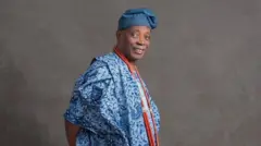 Olubadan tuntun, Oba Rasidi Adewolu Ladoja to wọ agbada, fila ati ilẹkẹ