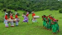 తెలంగాణకు చెందిన కోయ ఆదివాసీల కొమ్ము నృత్యం