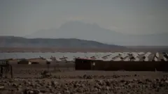 Pembangkit listrik tenaga surya Rubí dapat dilihat dari berbagai titik di seluruh kota.