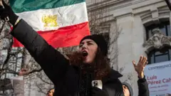 ईरान के समर्थन में प्रदर्शन