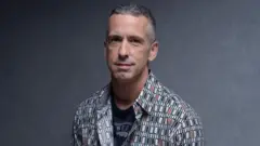 Retrato de Dan no estúdio 
