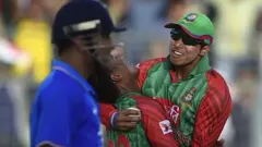 মাঠে দুদেশের মধ্যে সবচেয়ে আলোচিত ঘটনা মুস্তাফিজকে ধোনির ধাক্কা মারা