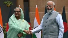 இந்தியாவுக்கு ரயில் போக்குவரத்து வசதி வழங்குவது தொடர்பாக வங்கதேசத்தில் எழுந்த சர்ச்சை : பிரதமர் ஷேக் ஹசீனா விளக்கம்