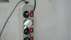 Extensão cheio de plugs ligados