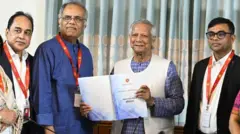 প্রধান উপদেষ্টার কাছে সুপারিশ জমা দেয় গণমাধ্যম সংস্কার কমিশন