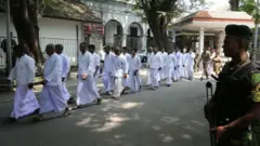 බන්ධනාගාර රැඳවියන් පිරිසක්