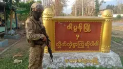ဖာပွန်မြို့ထဲက KNLA တပ်ဖွဲ့ဝင်တစ်ယောက်