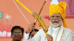 బాణాన్ని సంధిస్తున్న ప్రధాని మోదీ ఫోటో 