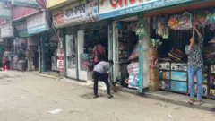 কারফিউ তুলে নেয়ার পর দোকানপাট খুলেছে (সোমবারের ছবি)