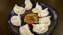 મોમો, ખોરાક, ચોરી, વિચિત્ર કિસ્સો, ઉત્તરપ્રદેશ, બીબીસી ગુજરાતી