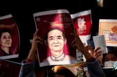 အာဏာသိမ်းပြီးကတည်းက ဖမ်းဆီးထိန်းသိမ်းခံရပြီး ထောင်ဒဏ်ချမှတ်ခံထားရတဲ့သမ္မတဦးဝင်းမြင့်ကို ပြန်လွှတ်‌ပေးဖို့ တောင်းဆိုမှု