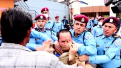 मुख थुन्दै प्रहरी