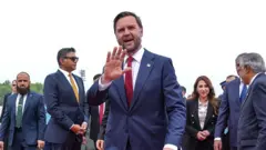 Американська делегація на чолі з віцепрезидентом Джей Ді Венсом прибула до столиці Пакистану, де у суботу мають розпочатися переговори між США та Іраном