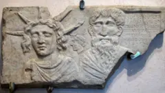 Estela romana do 'sol invicto'