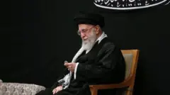 علی خامنه‌ای پس از چند هفته غیبت، برای نخستین بار از زمان حمله اسرائیل به ایران، در شب عاشورا در مراسم‌های عمومی حاضر شد و از محمود کریمی، مداح حکومتی خواست که سرود «ای ایران» بخواند