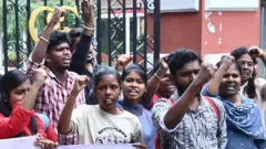அண்ணா பல்கலைக்கழக மாணவிகள் சொல்வது என்ன? அமைச்சரின் விளக்கம் என்ன?
