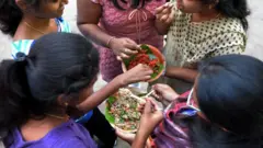 કેન્દ્રમાં સત્તારૂઢ ભારતીય જનતા પાર્ટી દ્વારા શાસિત બે રાજ્યોએ ખોરાકને થૂંક, પેશાબ અને ગંદકી વડે દૂષિત કરવા બદલ દોષિતને ભારે દંડ અને જેલની સજા ફટકાવવાનો નિર્ણય આ મહિને કર્યો છે