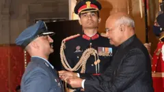 अभिनंदन वर्तमान