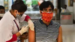 कोरोना बूस्टर डोस: लशीचा डोस कसा कधी, कसा आणि कुठे मिळतो