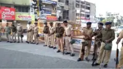 అమరావతి, మాలెగావ్, పుణె తదితర ప్రాంతాలలో పోలీసులు మోహరించారు.
