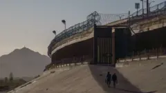 Les barrières ont été une caractéristique des politiques de sécurité frontalière de toutes les récentes administrations américaines.