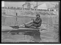 Santos Dumont num hidroplano