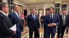 Aworan awọn aṣoju ijọba Russia ati Amẹrika