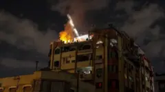 ገለ ካብቲ ብደብዳብ ነፋሪት እስራኤል ዝተሃረመ ህንጻ