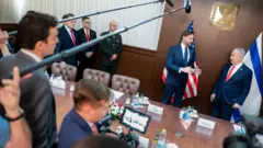 نائب الرئيس الأمريكي جي دي فانس ورئيس الوزراء الإسرائيلي بنيامين نتنياهو
