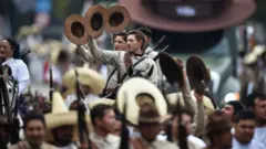 Soldados revolucionarios mexicanos