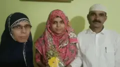 وہ باپ جس نے بیٹی کو 'افسر' بنانے کے لیے اپنا گھر اور رکشہ بیچ دیا