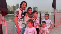 خانواده شش نفری نبی‌زاده در بازدید از دریاچه تفریحی چیتگر، سال ۱۴۰۳