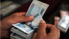 نغدې پیسې یا بانکي نوټونه په بېلابېلو میکروبونو یا وېروسونو ککړ وي