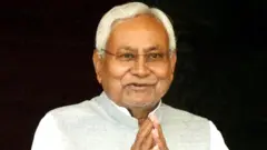 નીતીશકુમાર