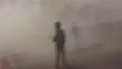 لحظة وقوع هجوم الحوثيين على عرض عسكري في عدن