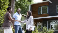 Canada ban foreigners from buying house