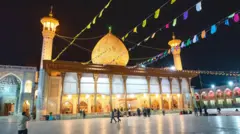 صحن حرم چلچراغ شیراز 