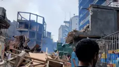 Ọkụ repịara ngwaahịa m niile - Onye na-ere akwa na Mandilas Market, Lagos