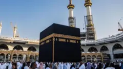 હજ કોણ કરી શકે, હજ પર કેવી રીતે જવાય અને કેવાં કપડાં પહેરવાનાં, બીબીસી ગુજરાતી, હજયાત્રા, મુસ્લિમ, ઇસ્લામ, મોહમ્મદ પયગંબર, ઇબ્રાહીમ, મક્કા, કાબા, માઉન્ટ અરાફાત, બીબીસી ગુજરાતી સાથે સમજો,