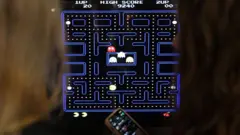 Imagen del laberinto con todos los personajes de Pac-Man.