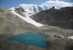 İsviçre’de yapılan referandumda fosil yakıtların kesilmesini ve 2050’ye kadar sıfır karbon emisyonu hedefine ulaşılmasını içeren yeni iklim kanunu tasarısı kabul edildi.
