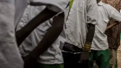 Abanyeshuri mu mwambaro w'ishuri